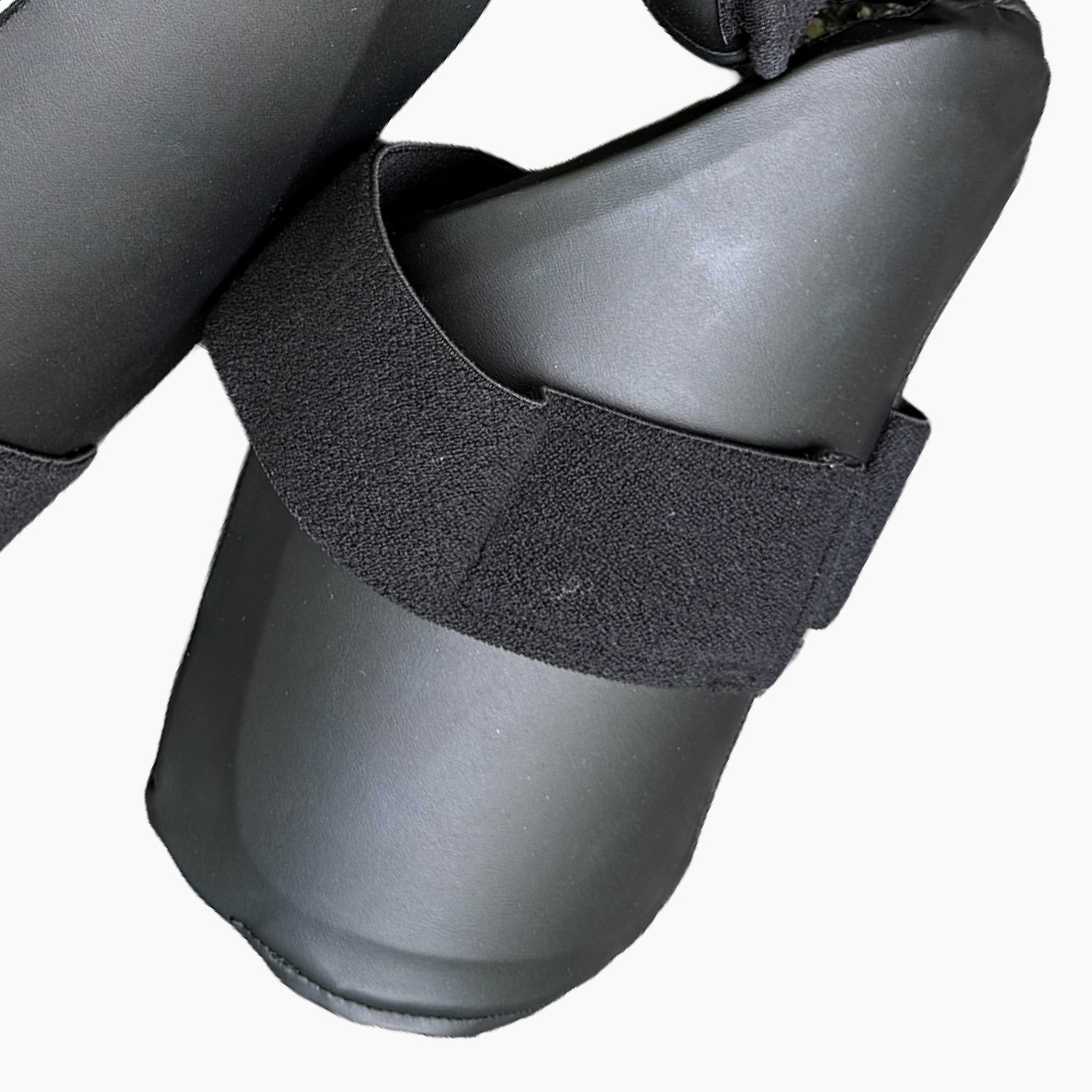 Bolt Defender Thigh Guard