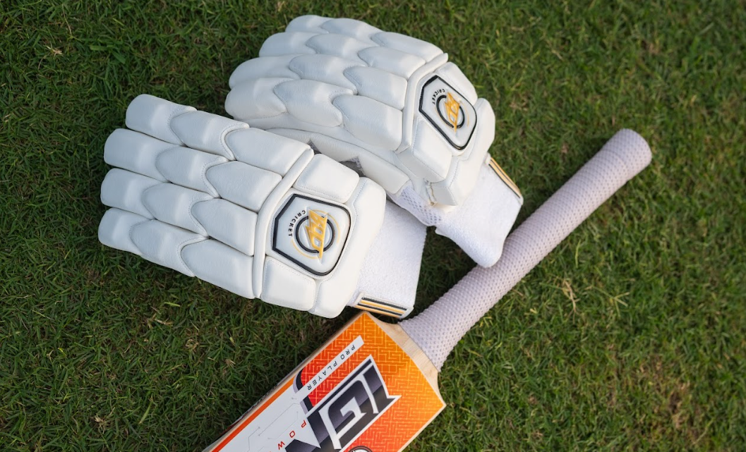 BATTING GLOVES WHITE - TEST PRO